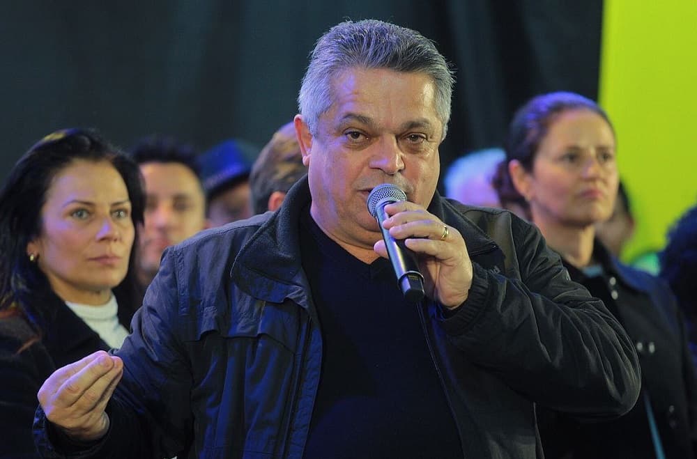 Prefeito de Chapecó pede silêncio para professores durante sua fala