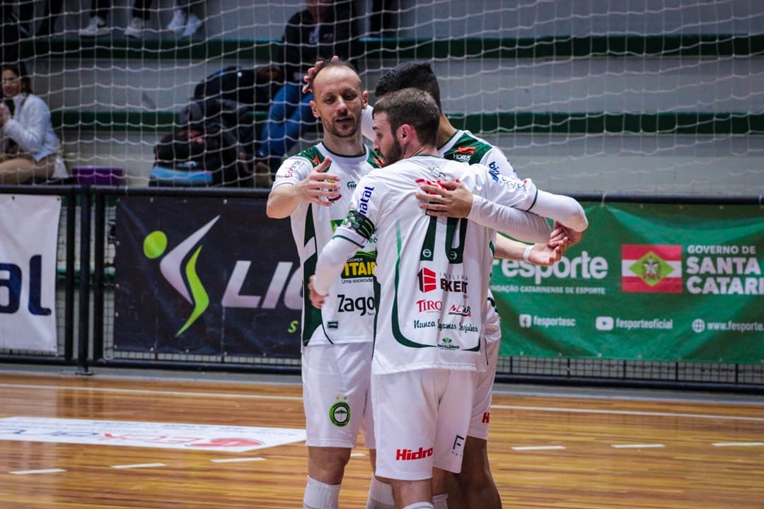 Pinhalzinho e Saudades farão a final do futsal no Jasc