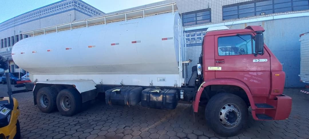 Polícia Militar apreende 800 litros de óleo diesel escondidos em caminhão