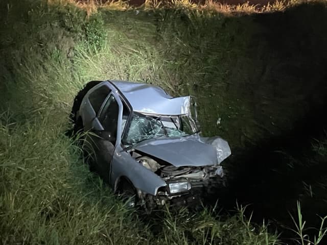 Veículo danificado após colisão (Foto: Henrique Paulo Koch)