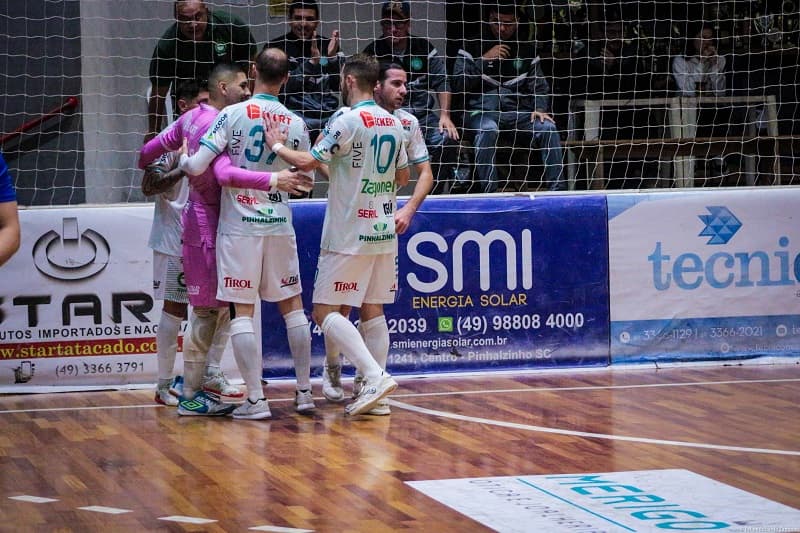 Com apoio da torcida, Pinhalense Futsal Zagonel busca reabilitação na Série Prata