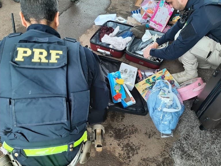 Mulher trazia celulares para amiga (Foto: Polícia Rodoviária Federal)