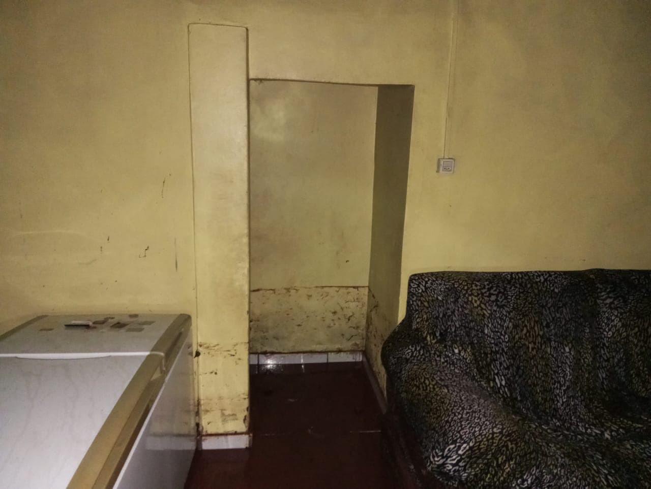 Água danificou todos os móveis do local (Foto: Corpo de Bombeiros)