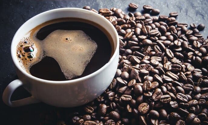 Café diário pode reduzir em 39% o risco de arritmia cardíaca, aponta estudo internacional