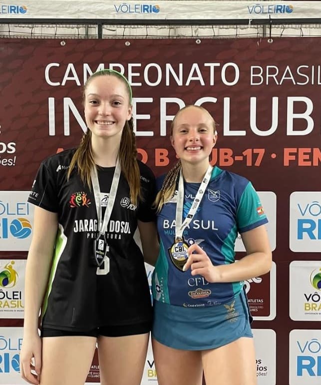 Talentos formados em Pinhalzinho conquistam pódio no voleibol nacional