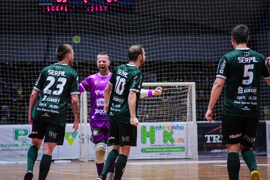 Pinhalense vira a chave e foca na estreia da Copa Santa Catarina