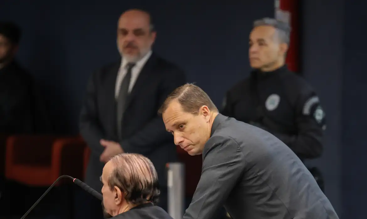 Ex-ajudante de Bolsonaro retira tornozeleira e inicia cumprimento de pena em regime aberto