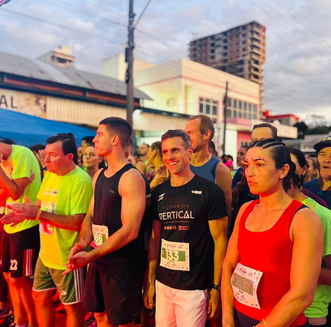 Sob as luzes da cidade, mais de 300 atletas participam da 1ª Corrida Noturna em Pinhalzinho