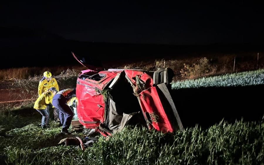 "Nasceram de novo": Ocupantes sobrevivem a saída de pista violenta