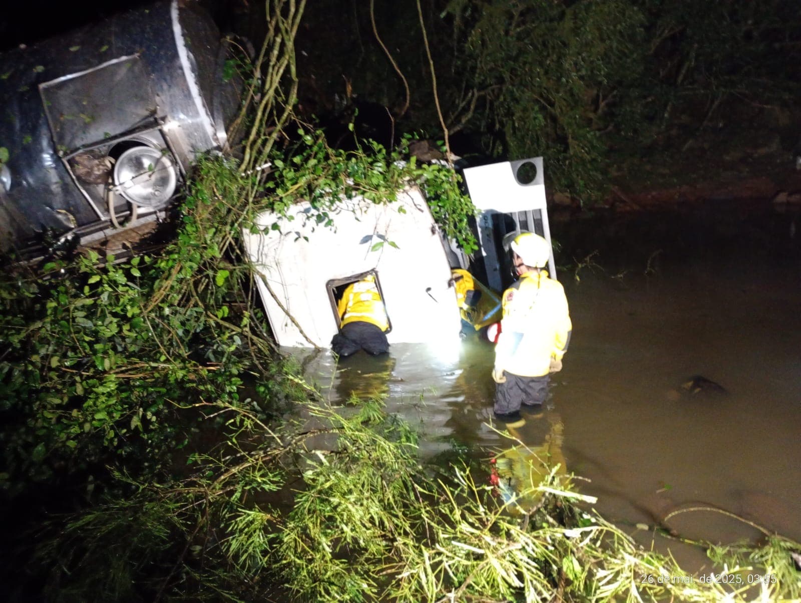 Grave acidente  (Foto: Corpo de Bombeiros)