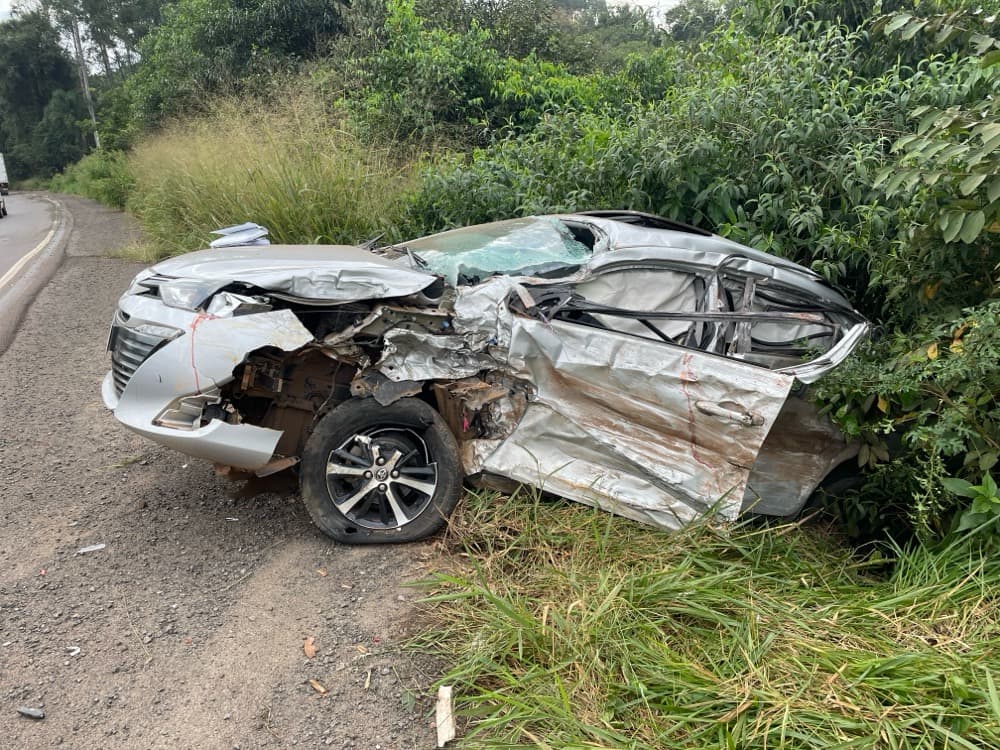 Buraco no asfalto quase causa tragédia em Pinhalzinho