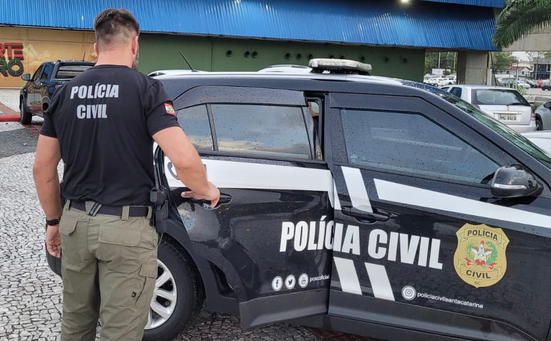Policiais prenderam professor de handebol (Foto: Polícia Civil)