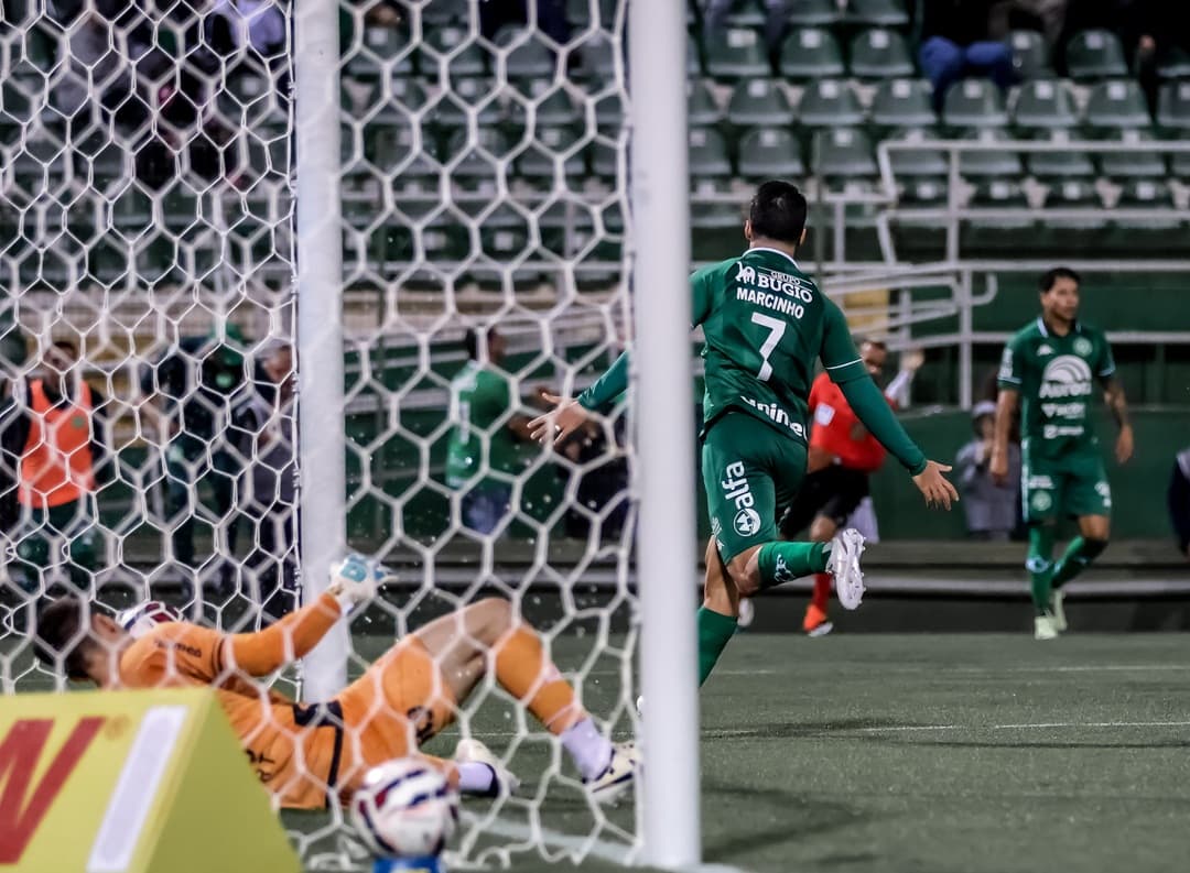 Chapecoense busca entrar no G-4 em confronto contra a Ferroviária