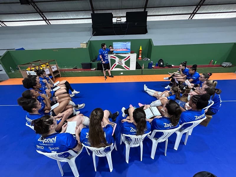 Elenco da Pinhalense Voleibol  (Foto: Renan Ribeiro)