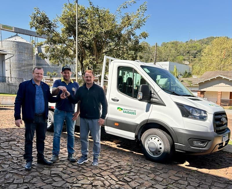Saudades reforça frota do departamento com novo caminhão