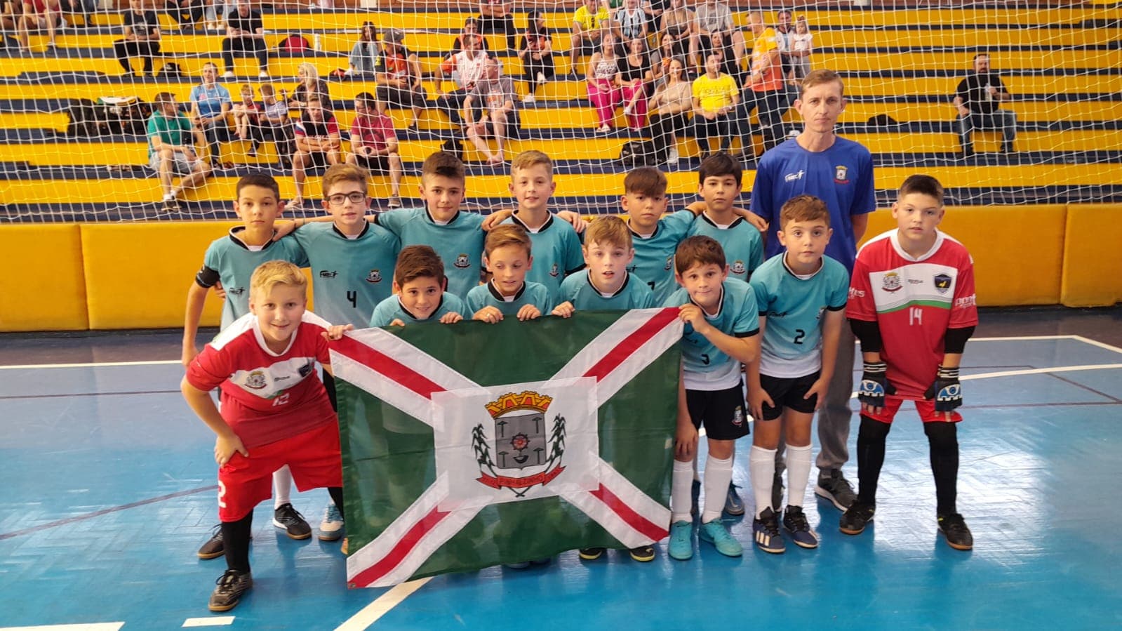 Sub-10 de Pinhalzinho vai em busca da classificação para a fase final (Foto: Divulgação FMEC)