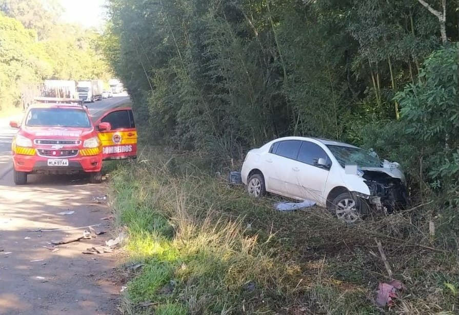 Homem sofreu acidente em fuga após atropelar a esposa (Foto: Corpo de Bombeiros)