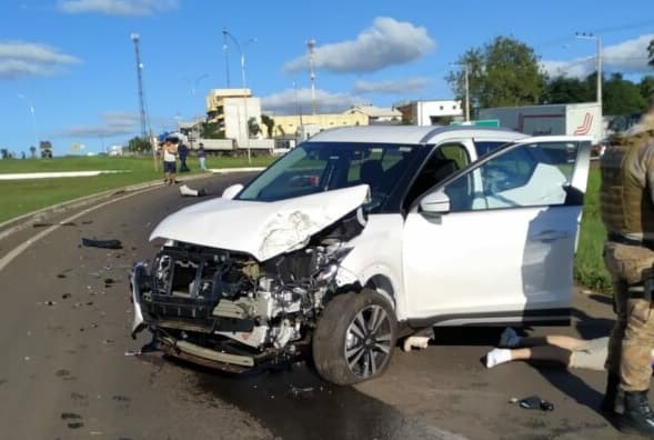 Marido foge da polícia com mulher e filha pequena
