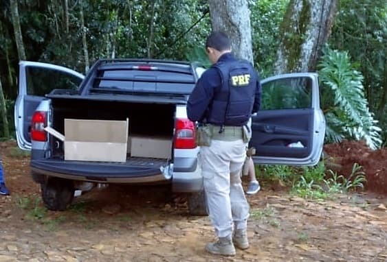 Saveiro clonada é utilizada para trasportar drogas (Foto: PRF)