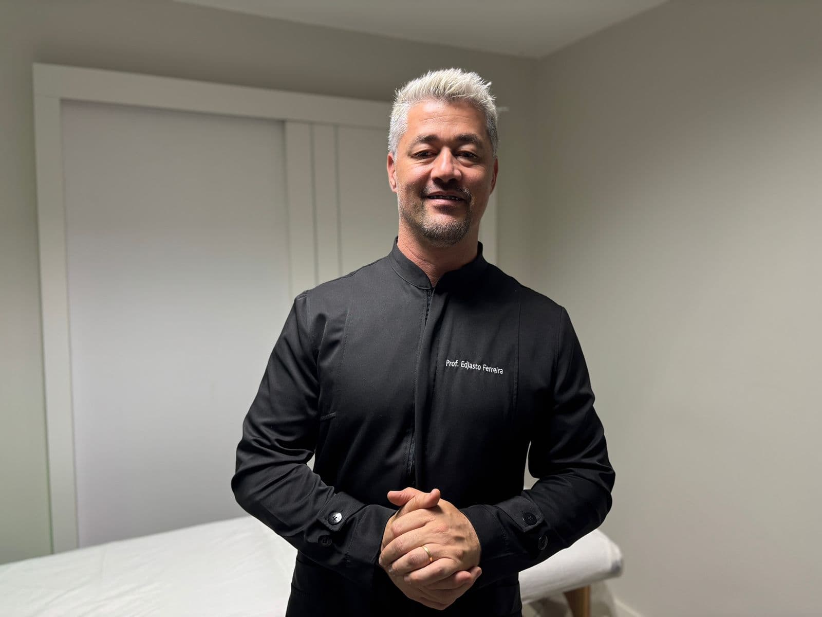 Terapeuta atua no ramo há mais de 30 anos (Foto: Henrique Paulo Koch)