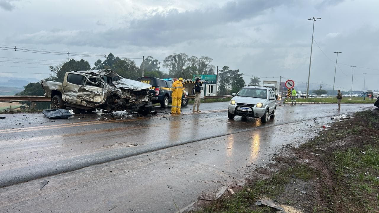 Colisão entre S10 e carreta resulta em óbito na BR-282