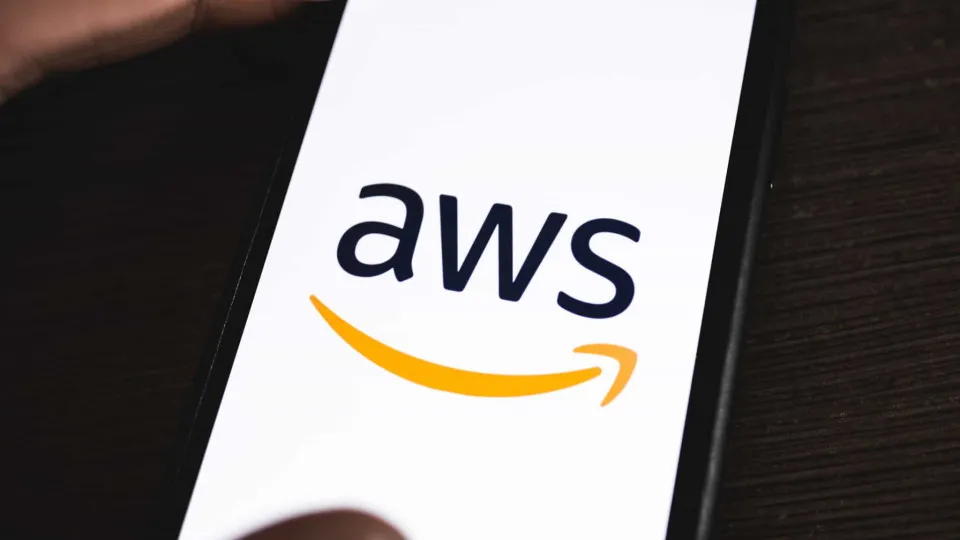 Falha global na AWS causa instabilidade em sites e aplicativos