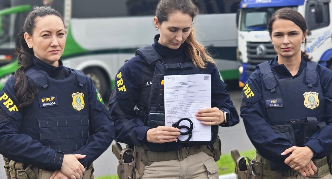 Agentes durante trabalho preventivo no Oeste de Santa Catarina (Foto: PRF)