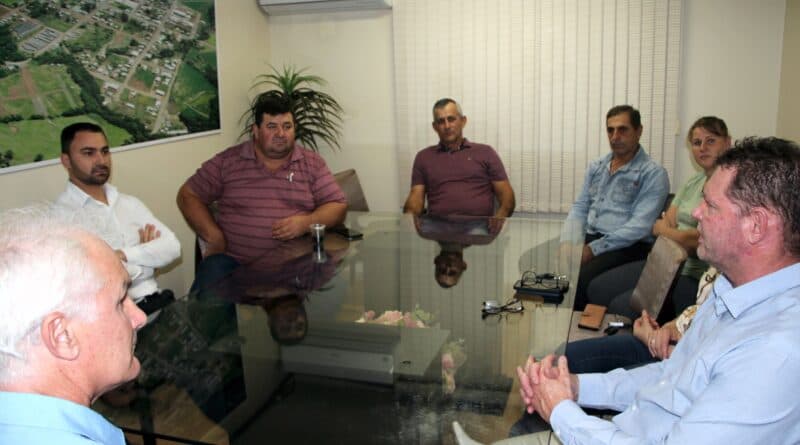 Prefeitura de União do Oeste recebe emendas para comprar nova van