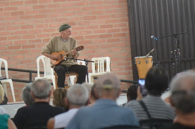 Projeto cria orquestra para idosos