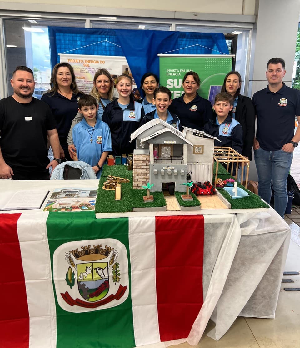 Escola Ângelo Soletti leva protótipo de casa autossustentável à Feira de Ciências e Tecnologia
