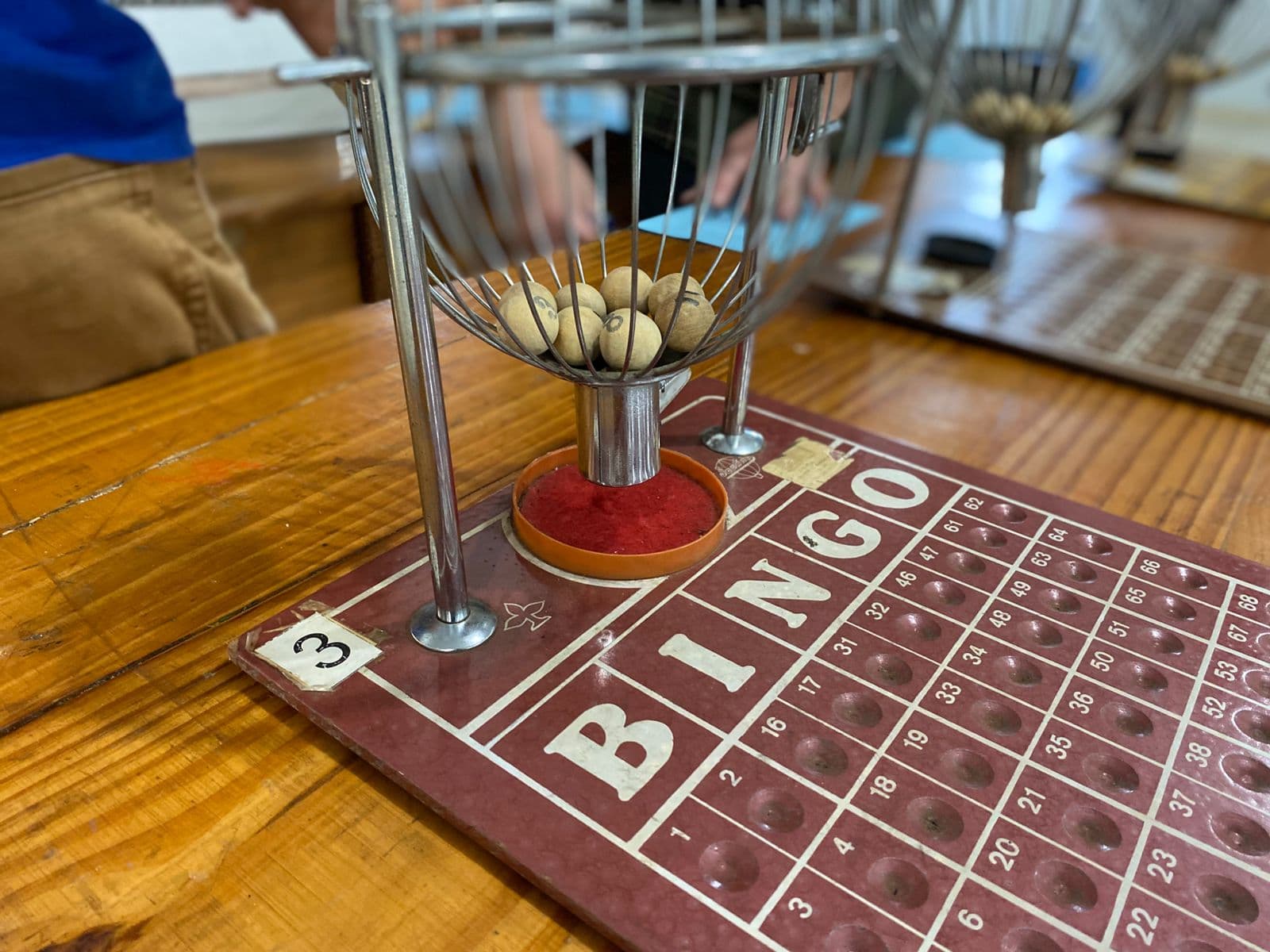 Sorteio da rifa ocorreu através do bingo (Foto: Felipe Eduardo Zamboni)