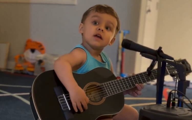 Menino está fazendo maior sucesso (Foto: Instagram)