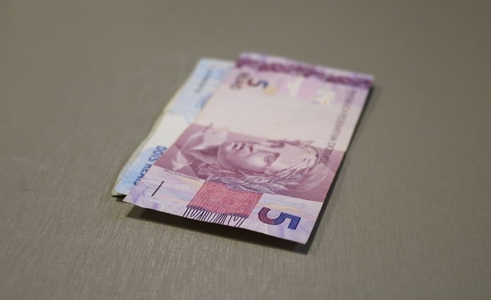 A Caixa orienta a retirada dos valores por meio de aplicativo (Foto: Henrique Paulo Koch)