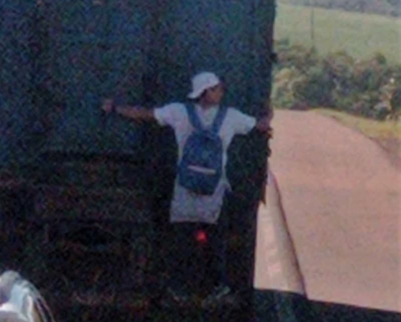 Homem foi flagrado por outras pessoas (Foto: Redes Sociais)