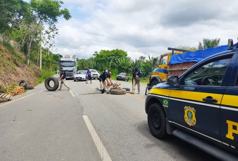 A multa mais cara, de R$ 17 mil, é destinada àqueles identificados como organizadores dos bloqueios (Foto: PRF)
