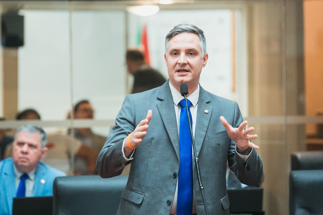 Deputado do NOVO propõe avanço na modernização e desburocratização de negócios em SC