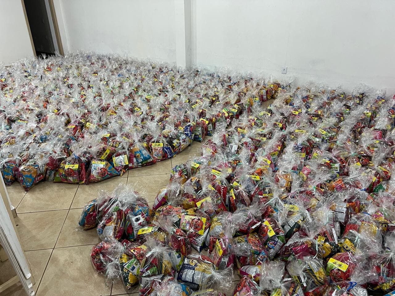 Cestas de Natal Já estão prontas para serem entregues  (Foto: Gilmar Bortese)
