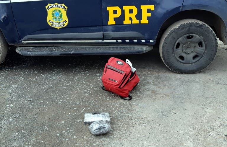 PRF realizou a apreensão do ilícito (Foto: Polícia Rodoviária Federal)