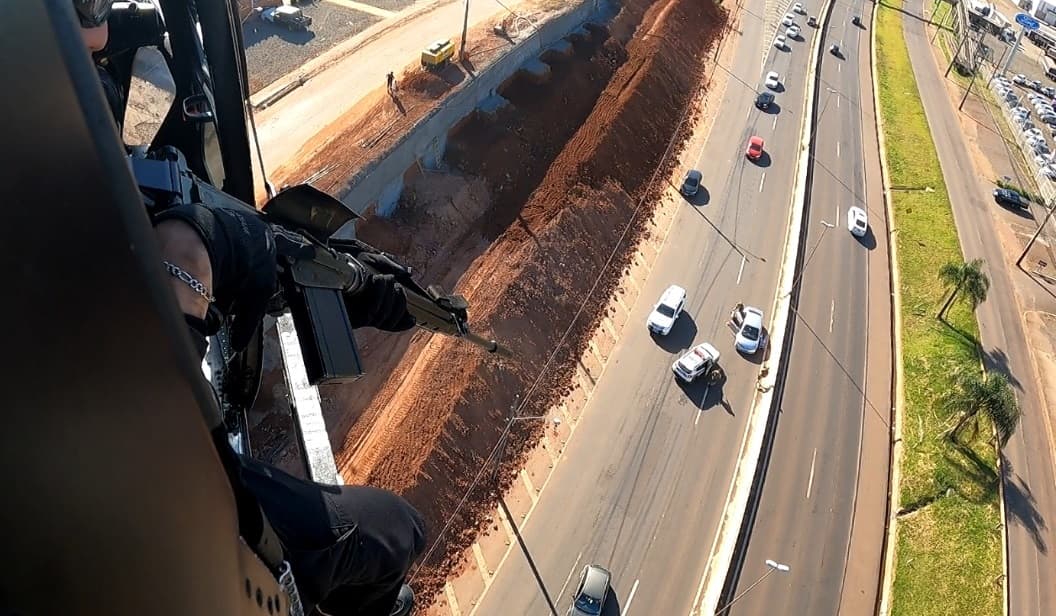 Helicóptero intimidou alvos em Chapecó (Foto: Reprodução)