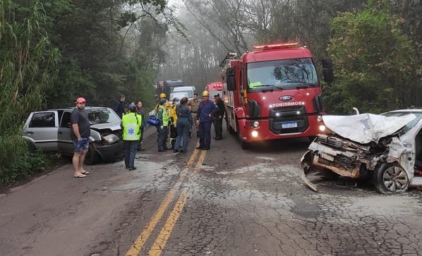 Cinco pessoas ficam feridas em acidente na SC-160 em Modelo (Foto: Bombeiros )