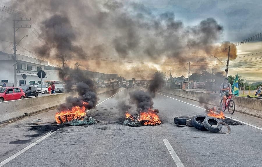 Ponto de interdição em Santa Catarina (Foto: Fábio Junkes / OCP News)