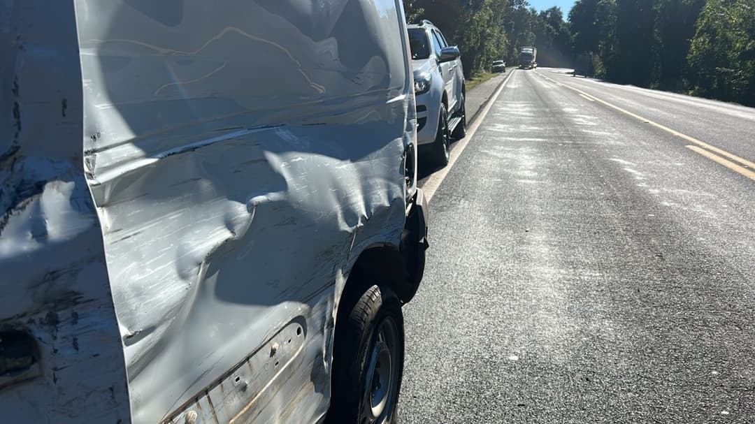 Veículos bateram na BR-282 entre Nova Erechim e Nova Itaberaba (Foto: Gilmar Bortese)