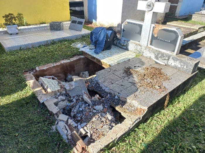 Cemitério vira esconderijo de produtos furtados no Oeste