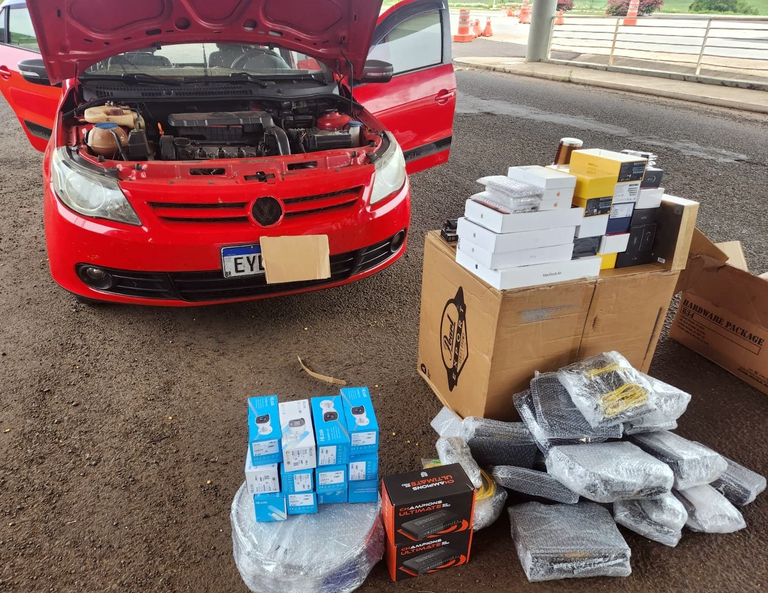 PRF apreende mais de 100 itens de descaminho na BR-282 em Iraceminha