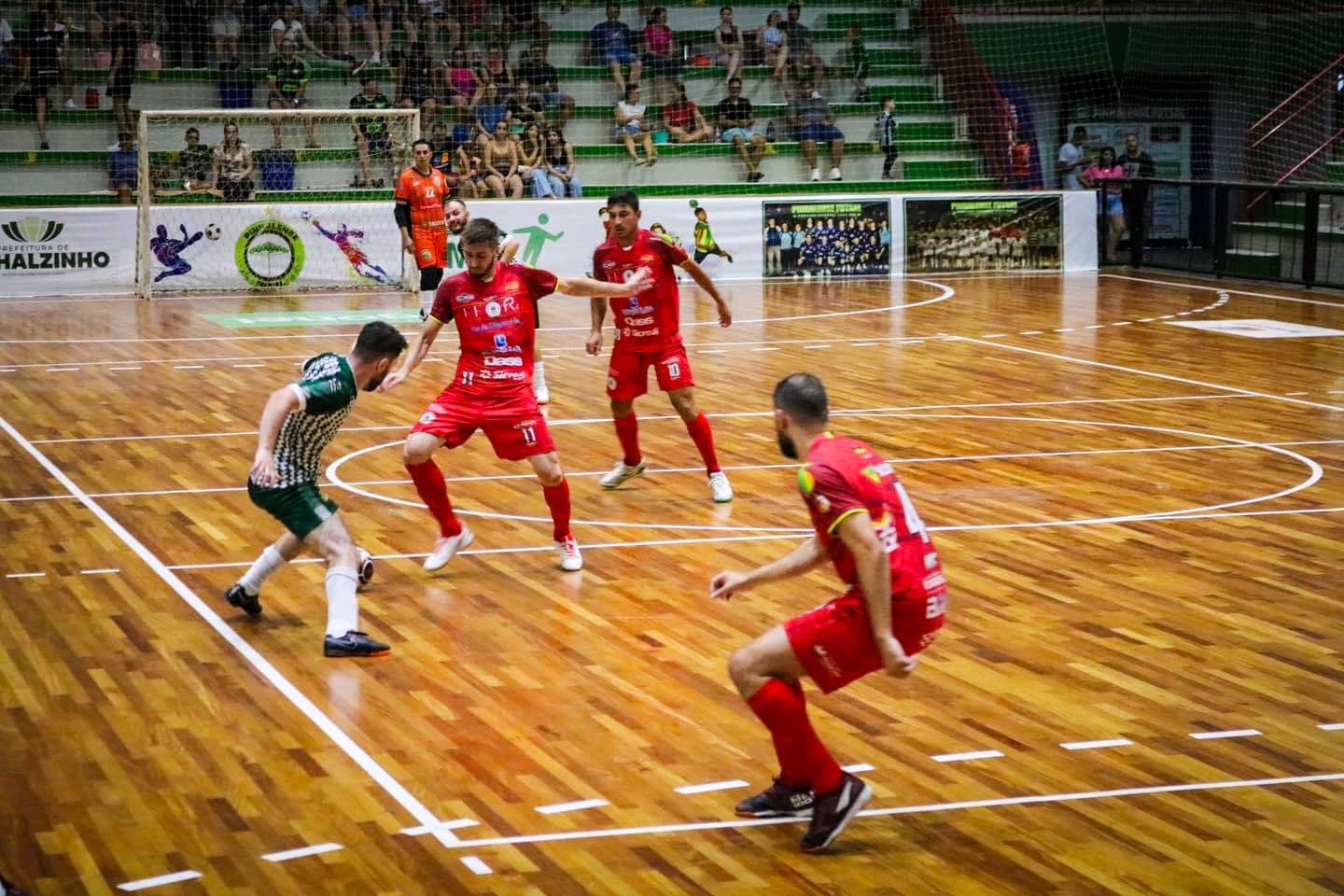 Primeira rodada já teve jogos das chaves A e B (Foto: Henrique Paulo Koch)