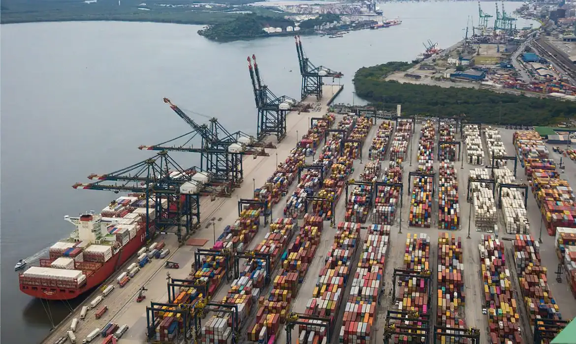 BNDES aprova R$1,6 bilhão para afetados pelo tarifaço dos EUA (Foto: Porto de Santos)