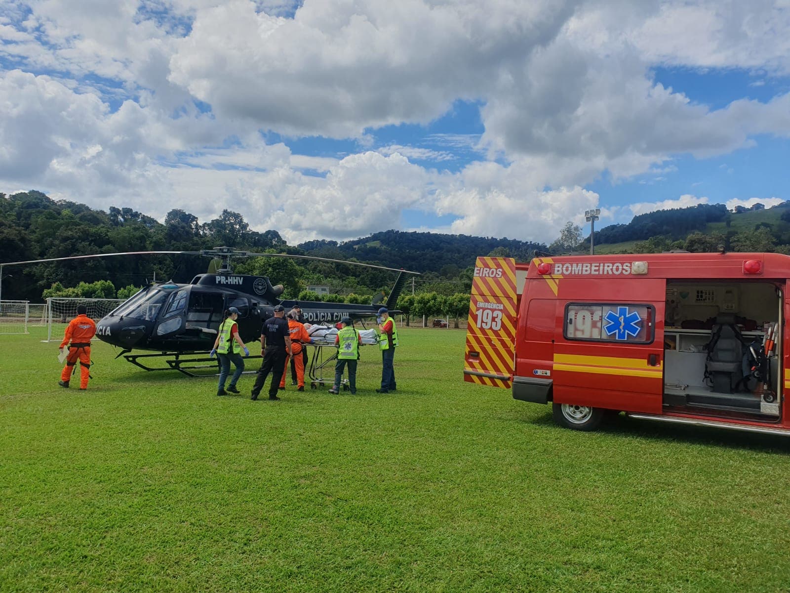Saer transfere idoso para Chapecó (Foto: Reprodução)