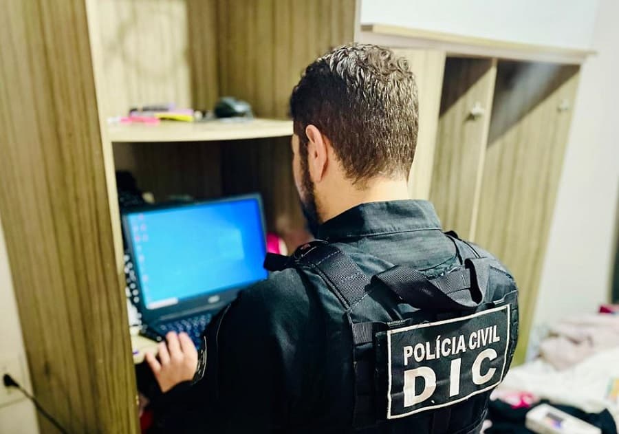Advogada do Oeste é presa em operação policial