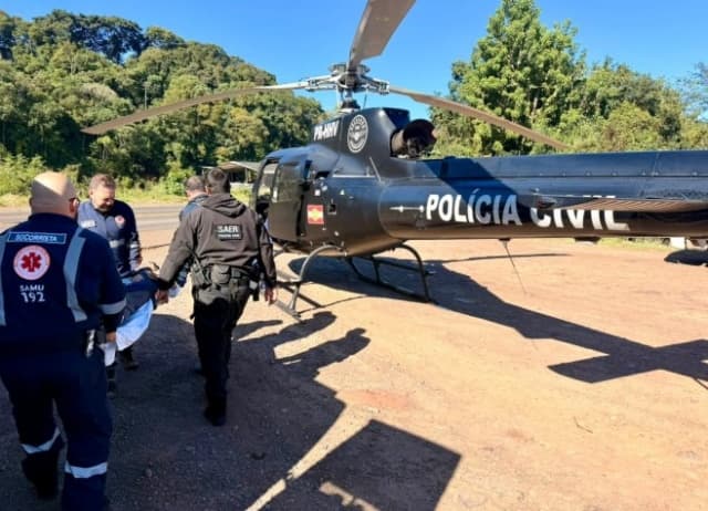 Trabalhador foi encaminhado ao hospital de Chapecó (Foto: Saer/Fron)