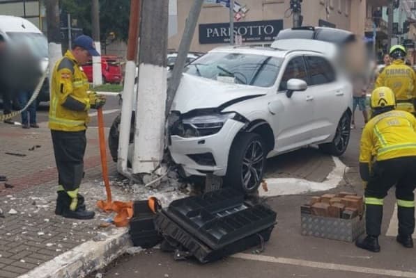 ‘Pechada feia’: motorista tem azar em Chapecó
